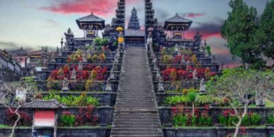 Pura Bersejarah di Indonesia - Photo by RRI