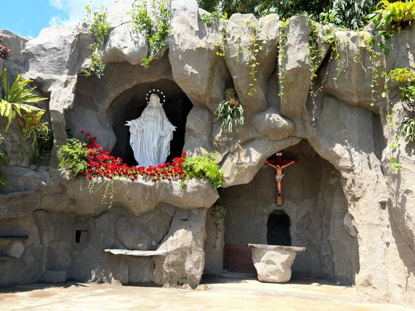 Taman Doa Santa Maria Medali Wasiat di Malang