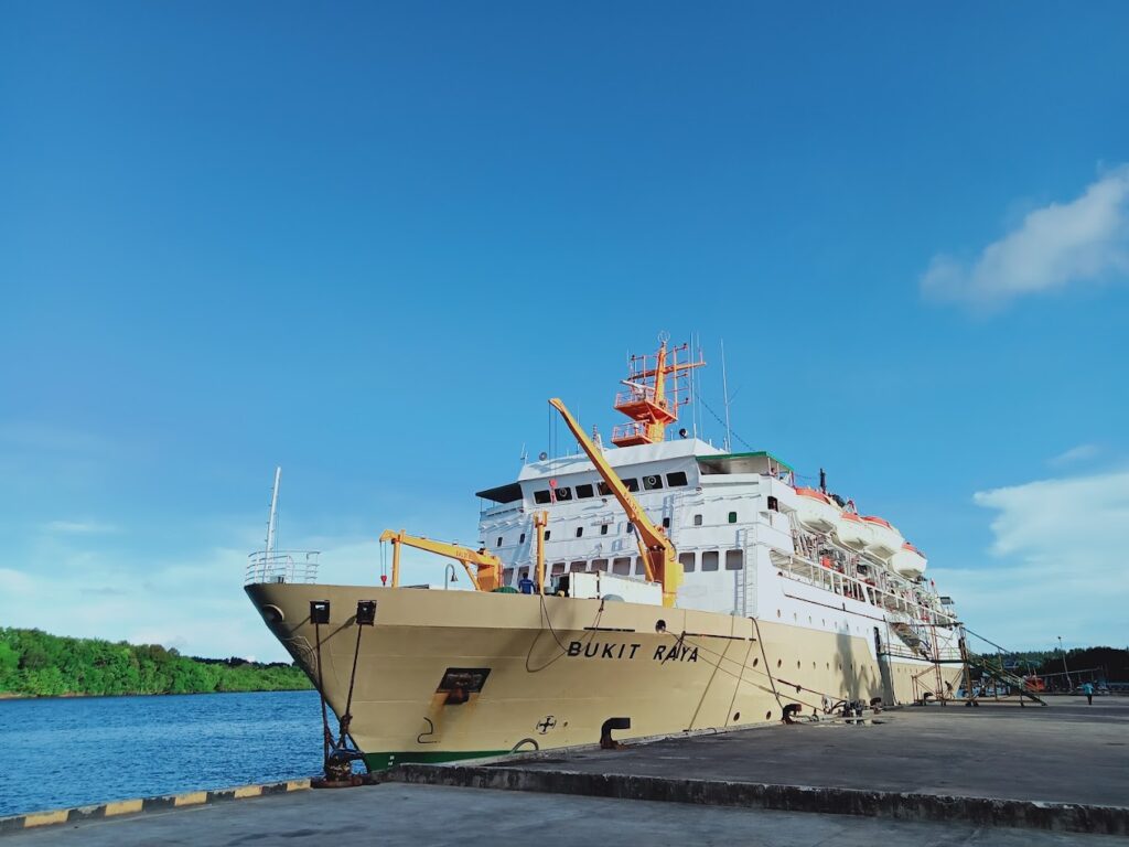 Kapal Pelni dari Bintan ke Jakarta