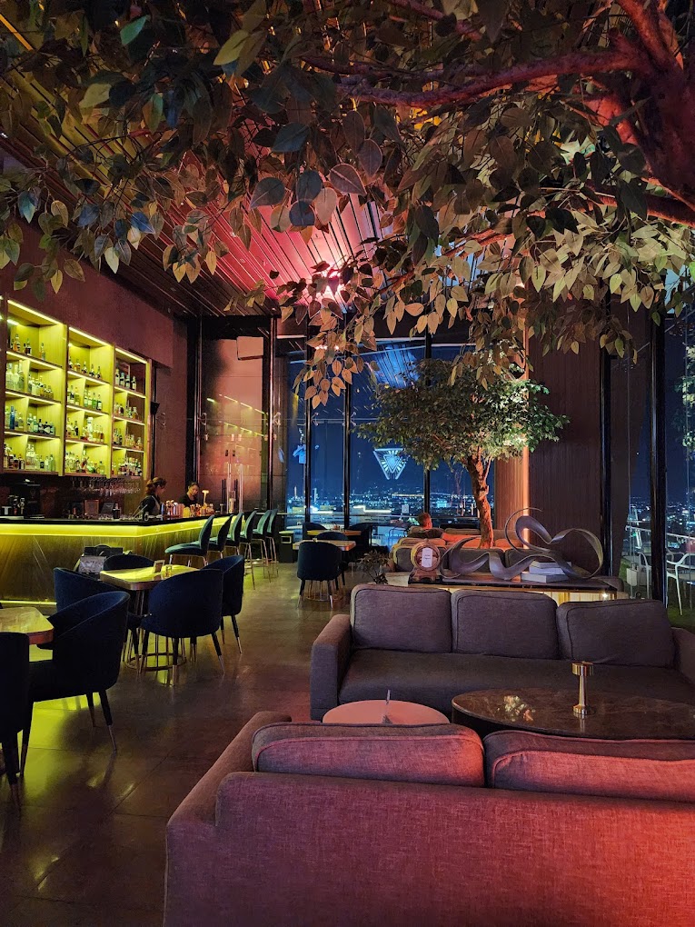 Laviere Bar & Lounge Surabaya