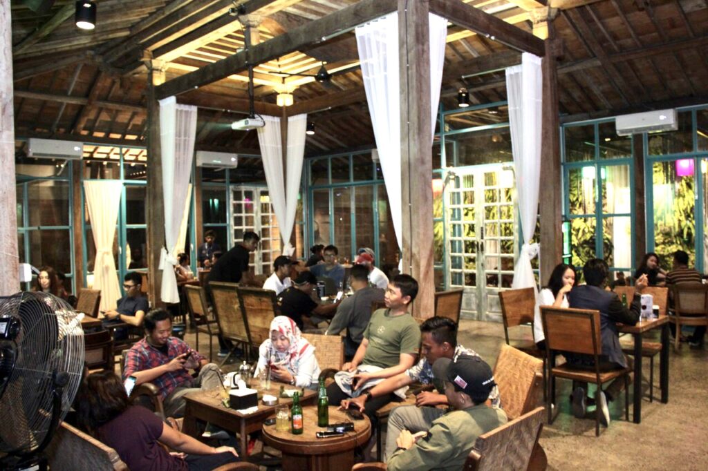 Old Wood Bistro & Bar