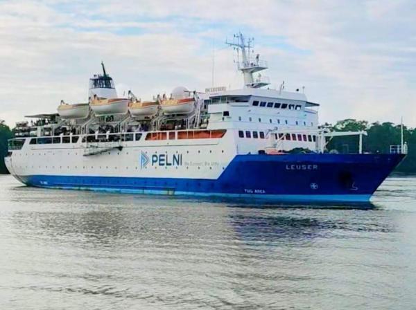 Kapal Pelni Leuser Dari Dobo