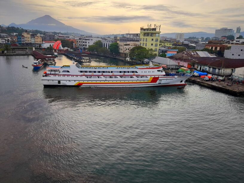 Kapal Dari Manado