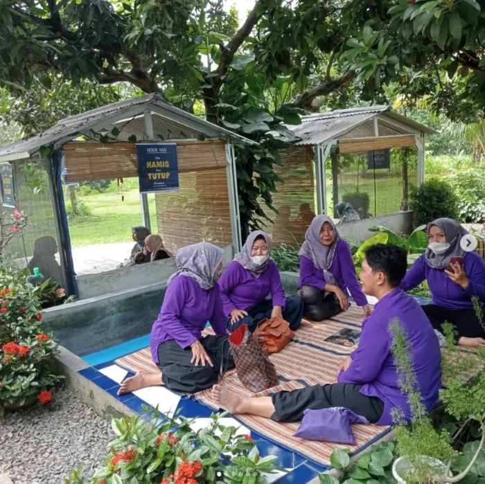Rumah Makan Kembang Telang Garden Cafe di Tangerang - Photo by Official Instagram