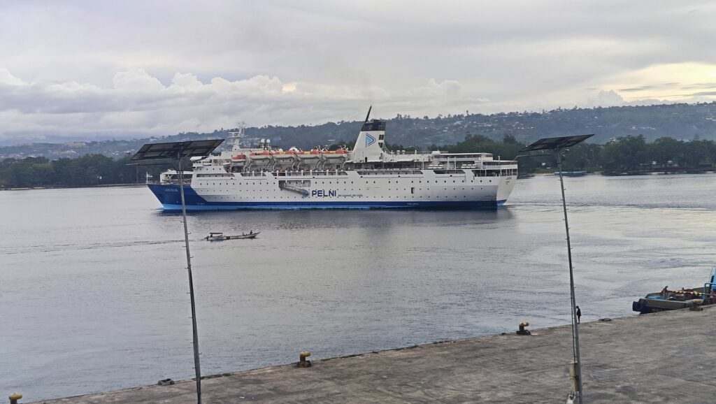 kapal pelni labobar