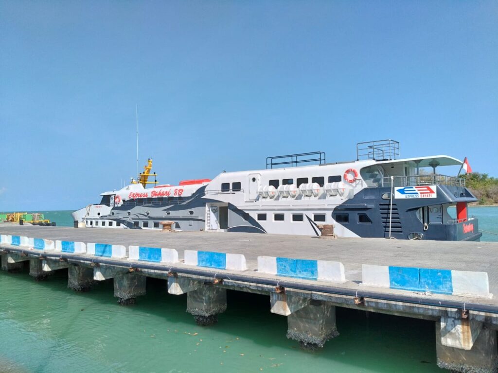 Kapal Cepat Express Bahari 8B