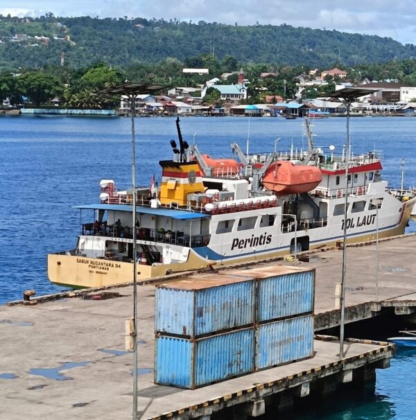 kapal perintis dinggah di manokwari