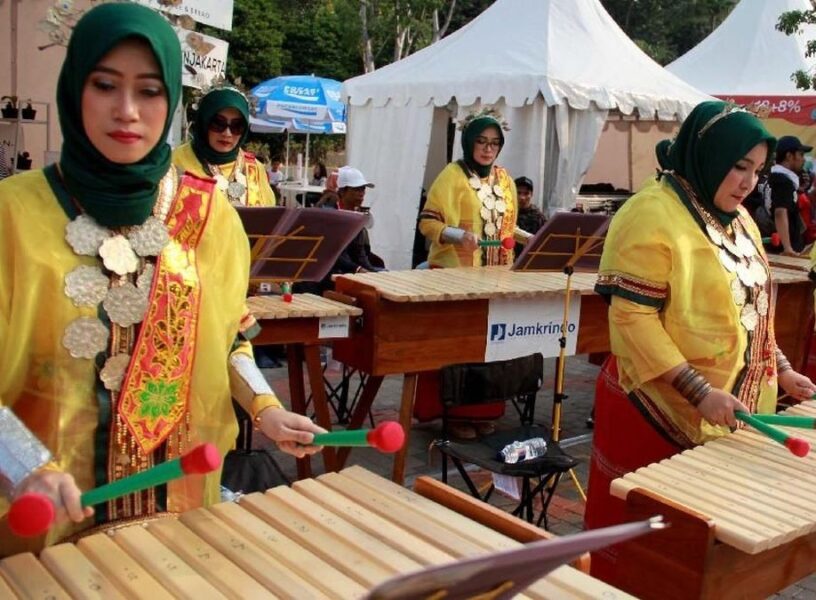Alat Musik Tradisional Suku Minahasa - Photo by Travel Detik
