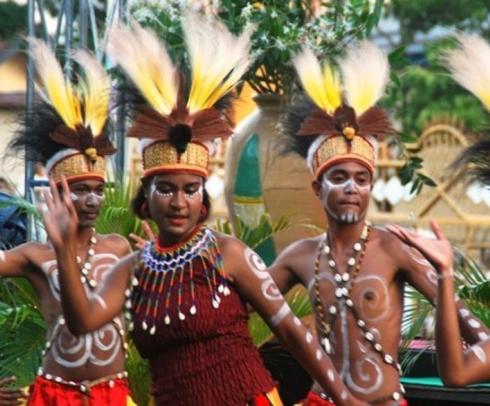 Hiasan Kepala Masyarakat Merauke - Photo by Portal Merauke