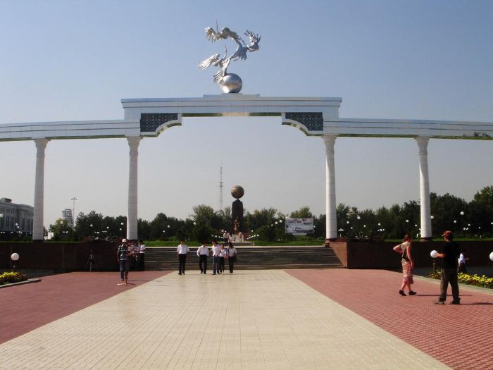 Independence Square Metro di Tashkent Uzbekistan - Photo by Uzbek Travel