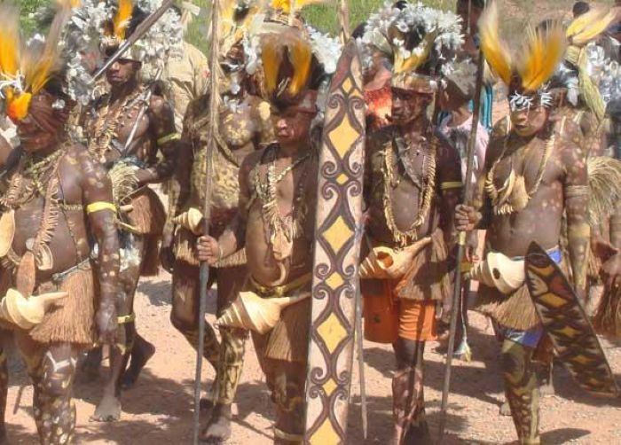 Masyarakat Suku Muyu Papua Selatan - Photo by Pesona Papua