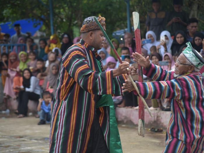 Pagelaran Budaya Pulau Buton Menggunakan Baju Adat - Photo by Jadesta