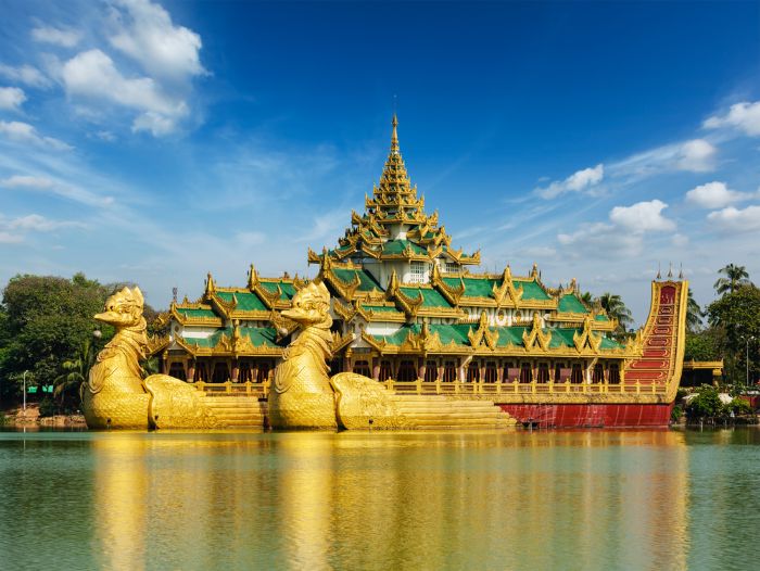 Kandawgyi Lake Yangon - Photo by Travelsetu