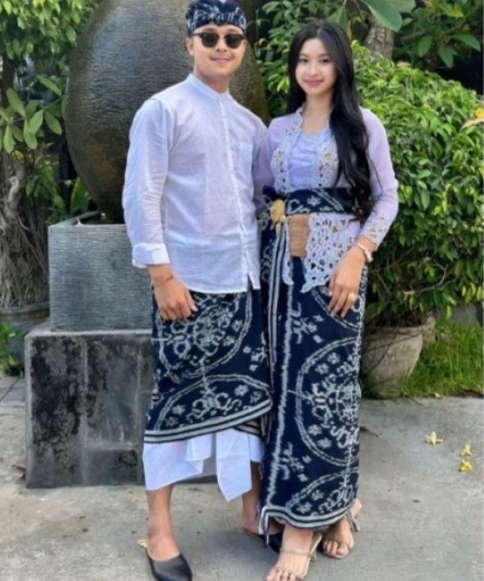 Pakaian Adat Bali Moderen - Photo by Shopee