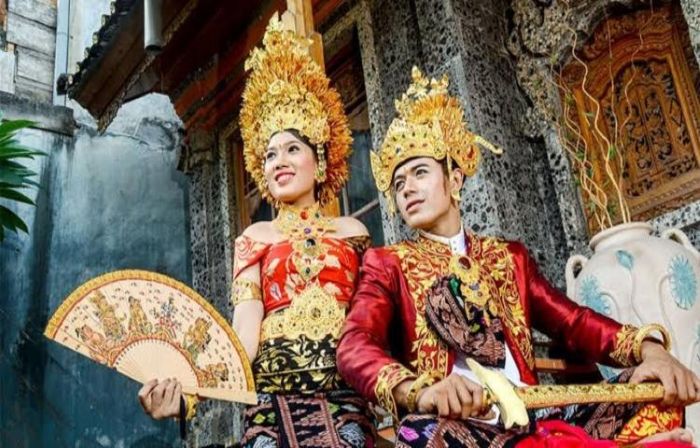 Pakaian Pernikahan Adat Bali - Photo by Beritabali