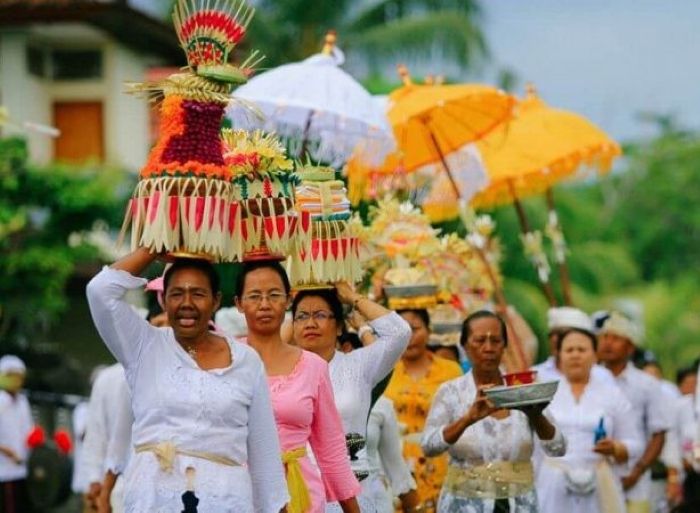 Pakaian Upacara Keagamaan di Bali - Photo by Google