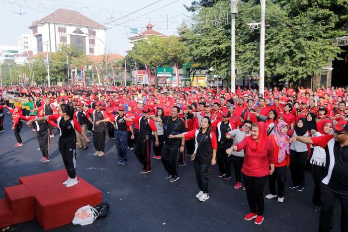 Senam Irama Meningkatkan Interaksi Sosial - Photo by Kompas