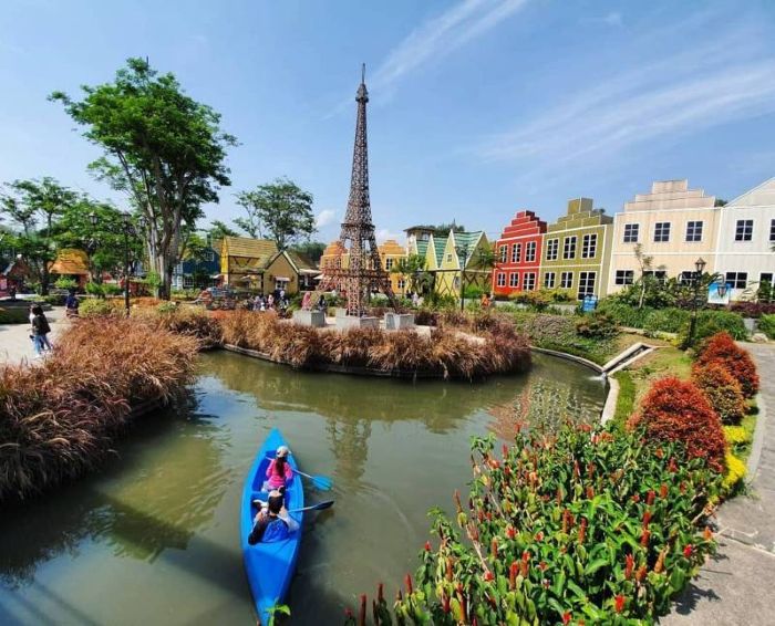 Tempat Wisata Keluarga di Bogor De Voyage - Photo by Google