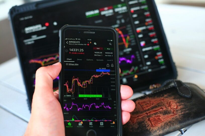 6 Aplikasi Investasi Saham Bagi Pemula Yang Aman - Photo by Google